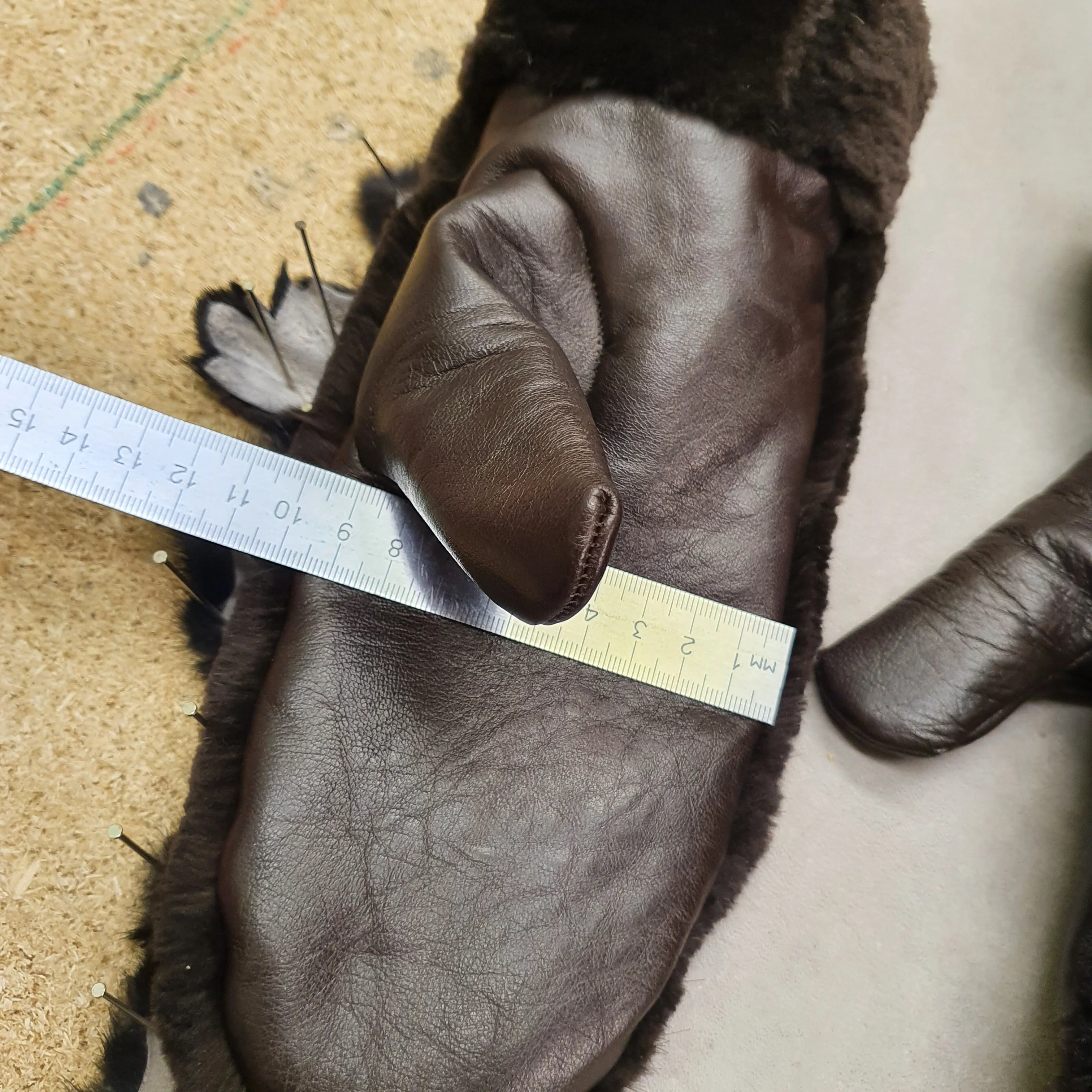 Dark brown mittens 7