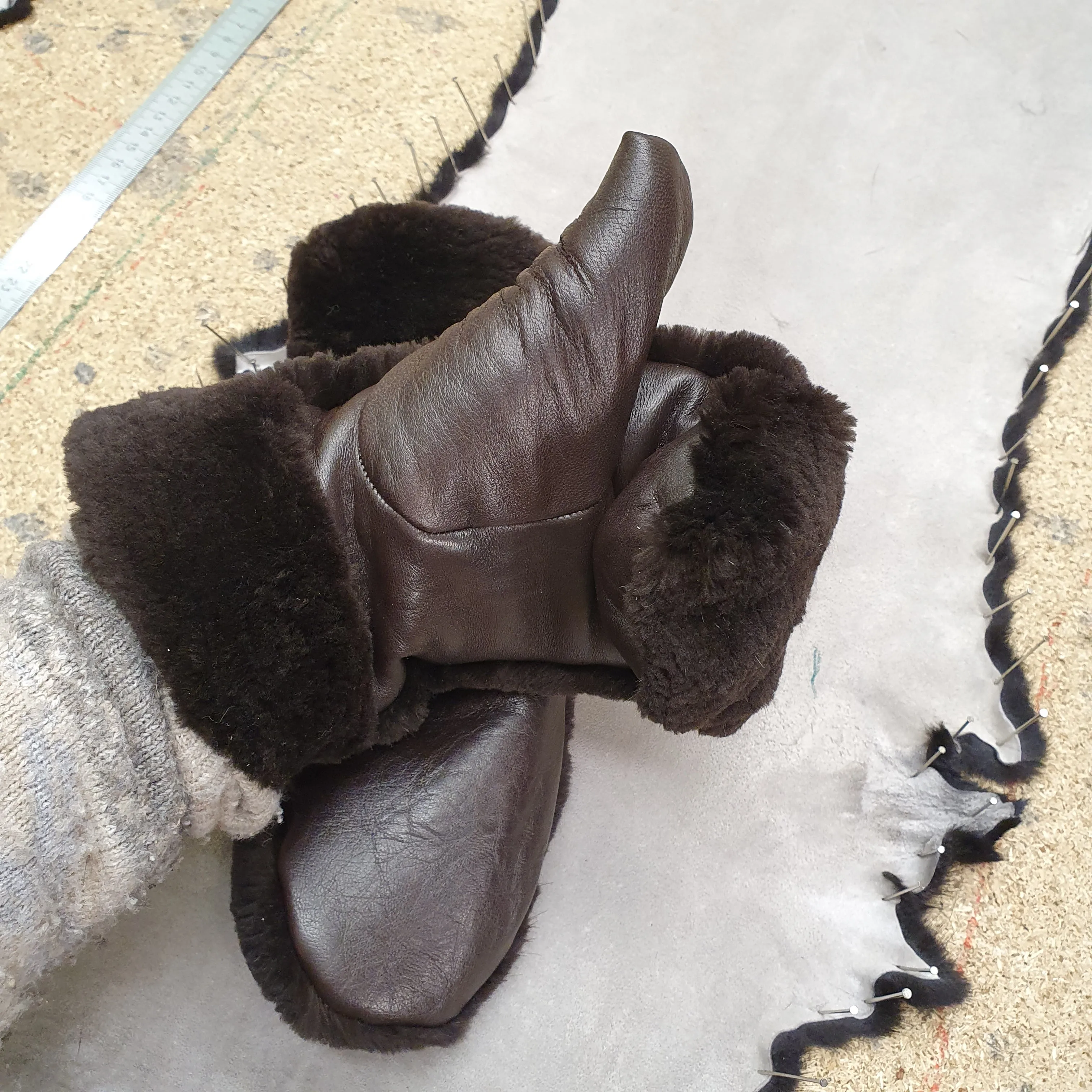 Dark brown mittens 7