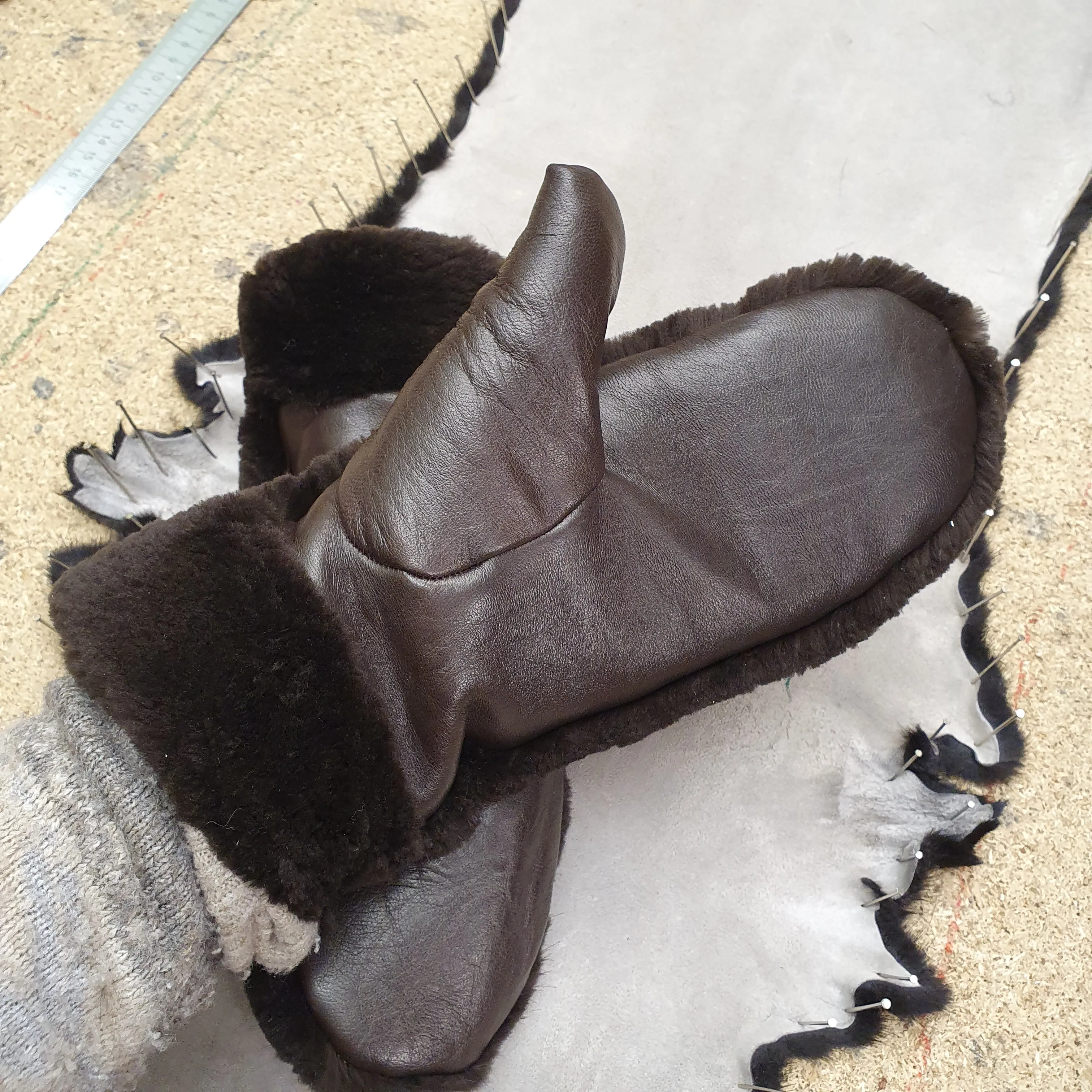 Dark brown mittens 7