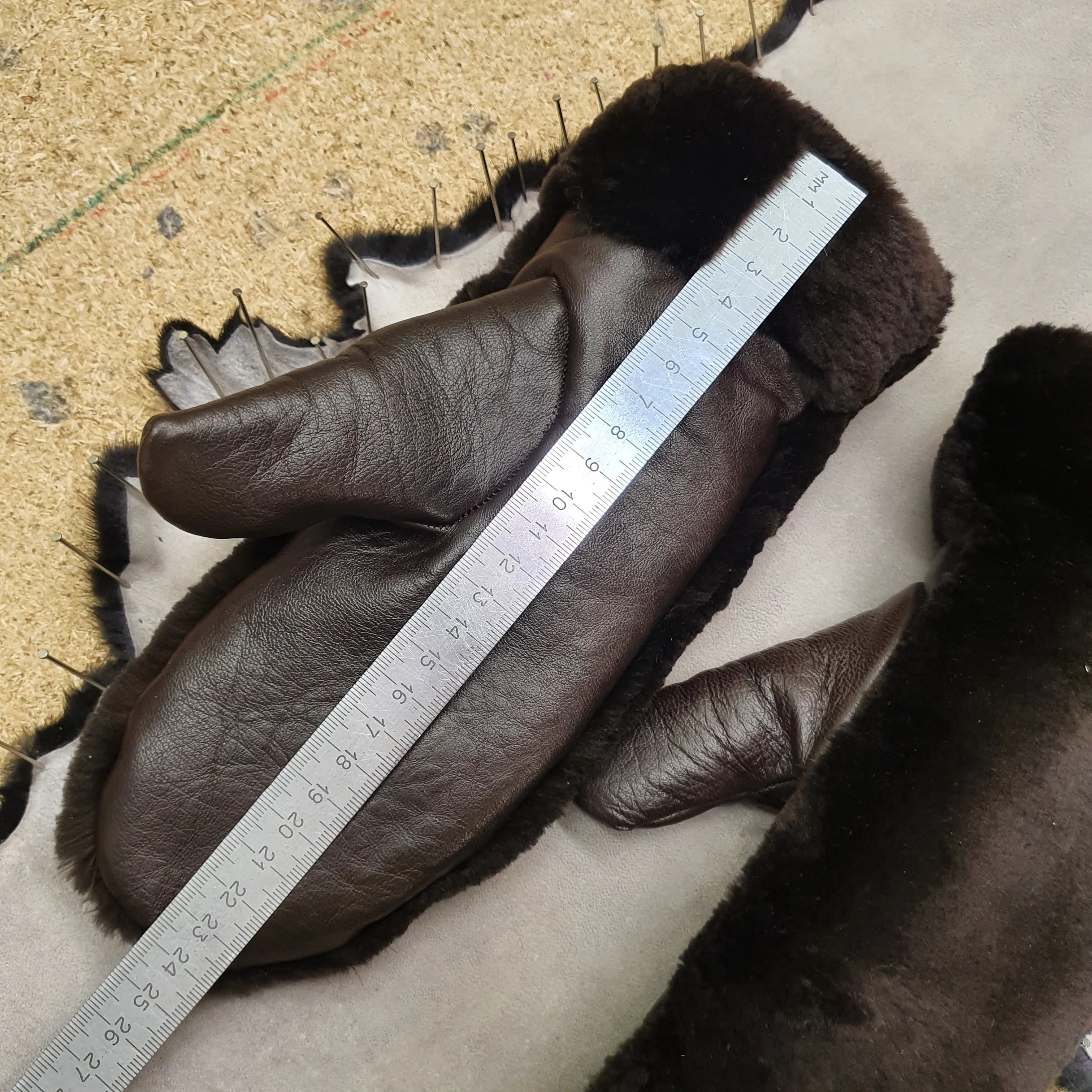 Dark brown mittens 7