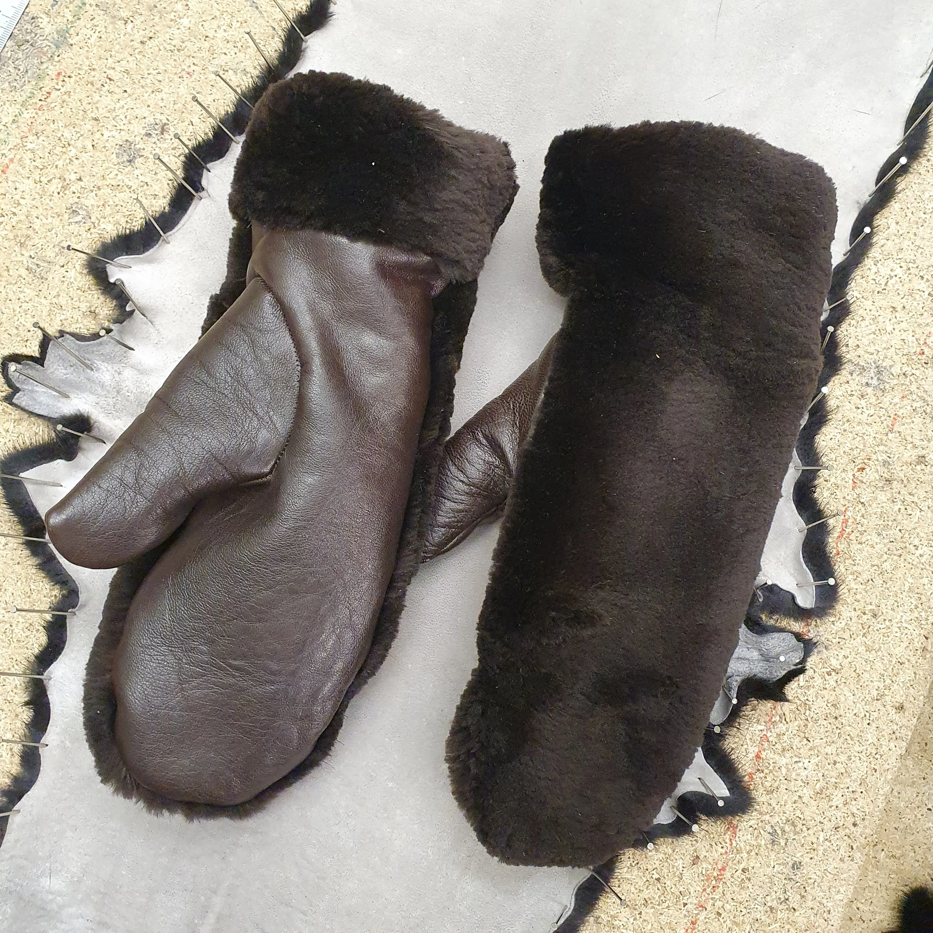 Dark brown mittens 7