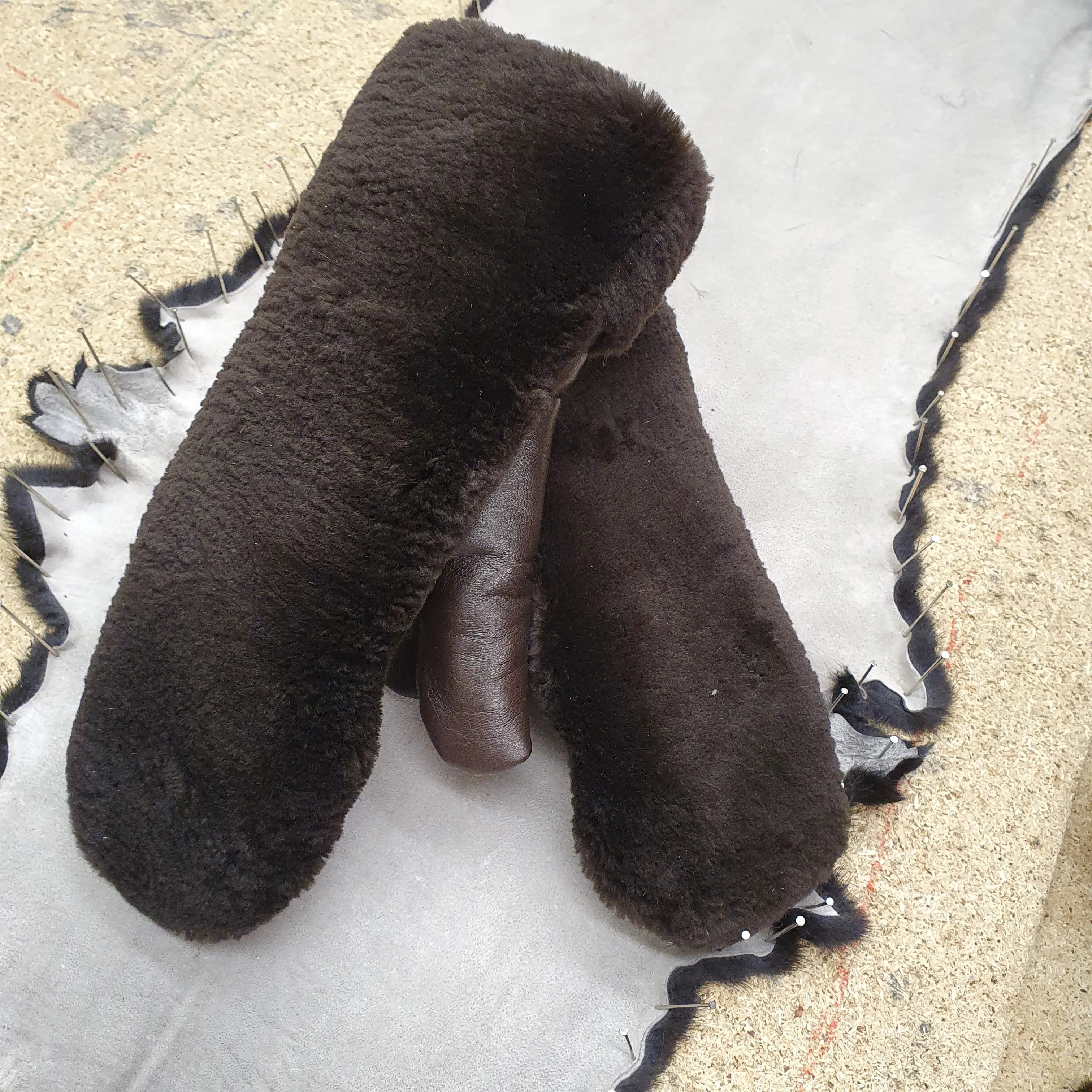 Dark brown mittens 7