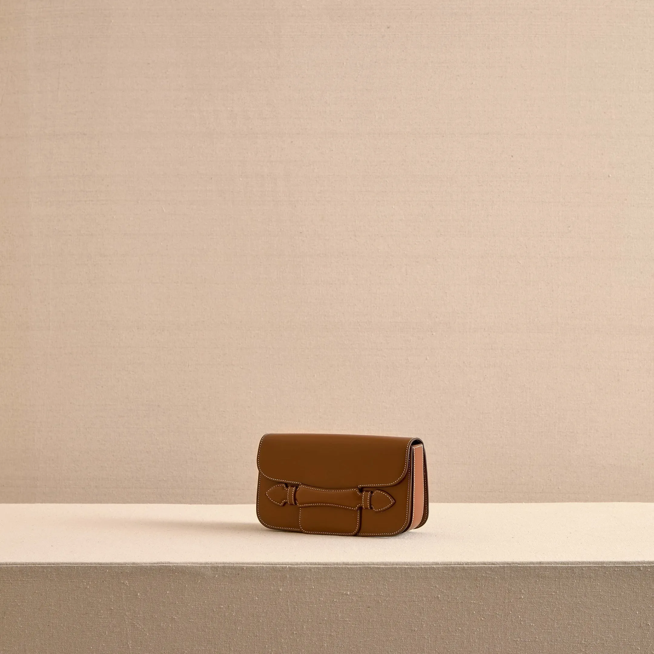 Romy Clutch in Acorn