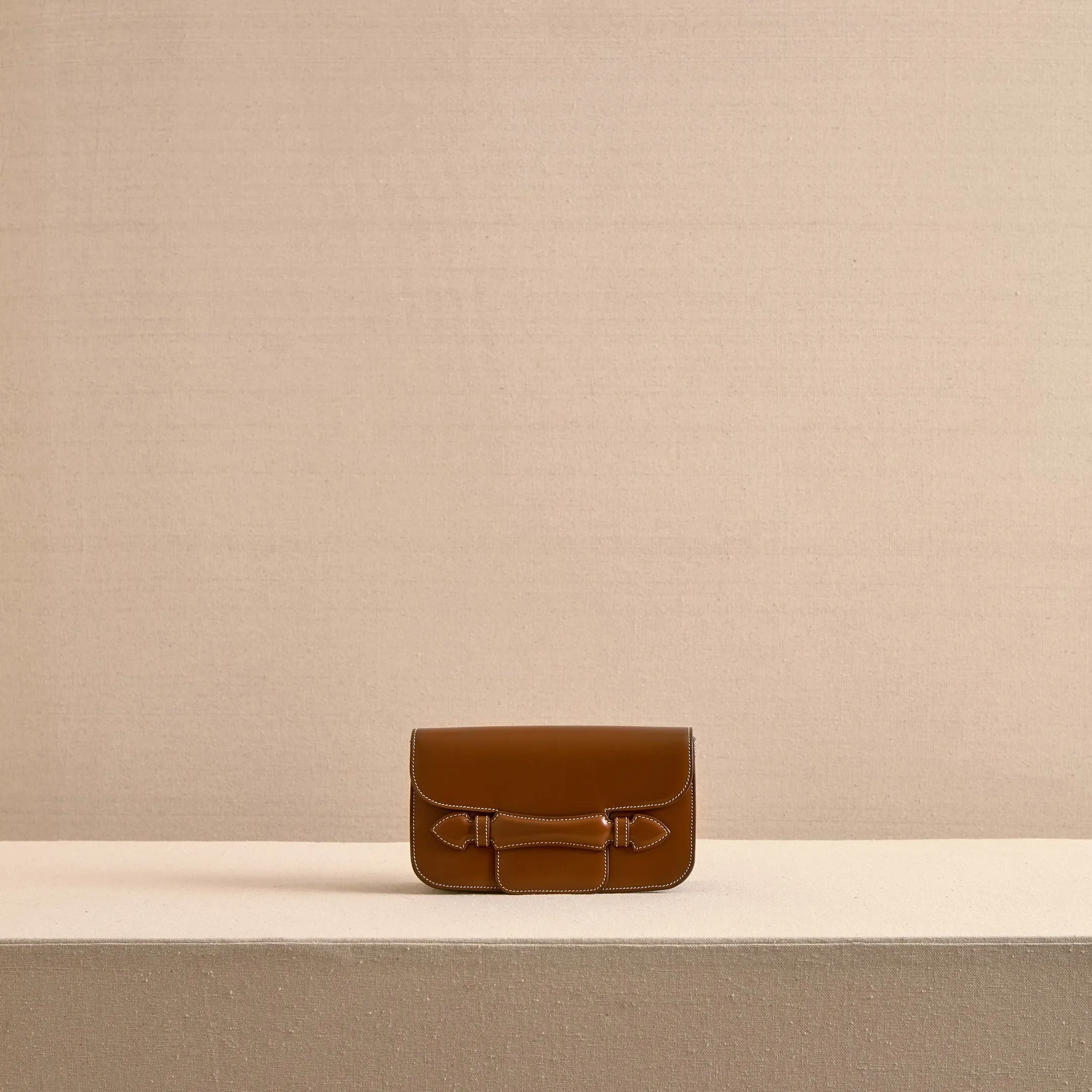 Romy Clutch in Acorn